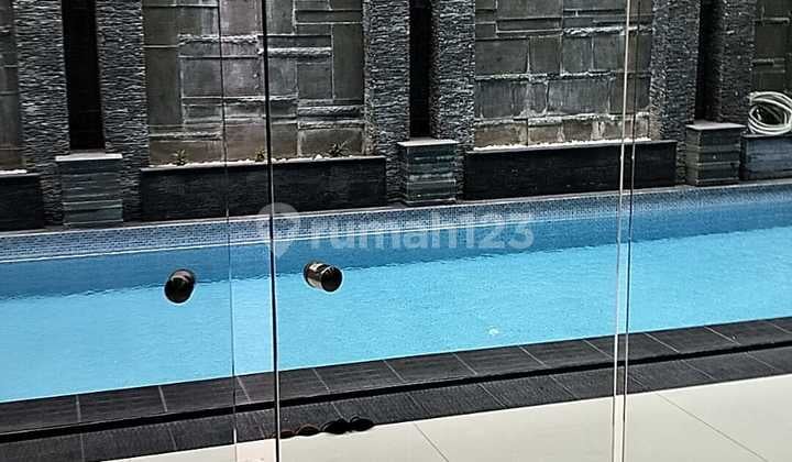 Rumah Mewah 2 Lantai Graha Famili - Swimming Pool, Surabaya Barat. Full Furnished Siap Huni. Dekat Pakuwon Mall - Pakuwon Indah - Dian Istana - Citraland - Wiyung - Royal Residence - Wisata Bukit Mas - Darmo Permai - Raya Hr. Muhammad - Raya Mayjend Sungk