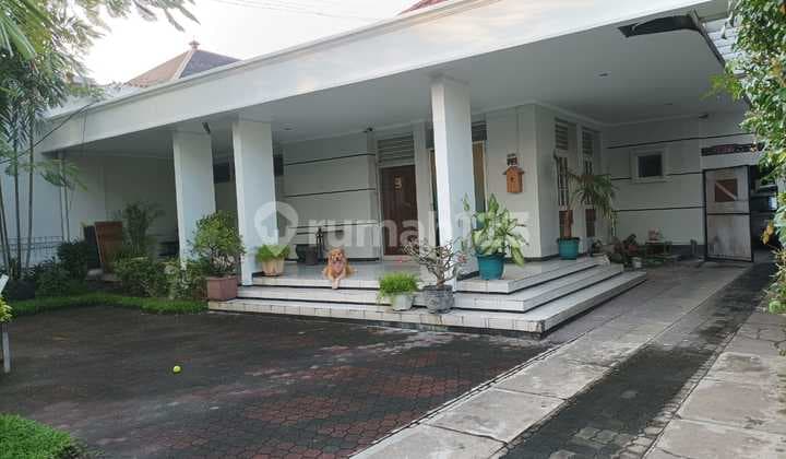 Kapuas Street House, Raya Darmo Area, Central Surabaya Close to Raya Darmo - Diponegoro - Dr. Soetomo - Bengawan - Darmo Hospital - Rkz, etc. Suitable for Office - Clinic - Restaurant - Cafe, etc.