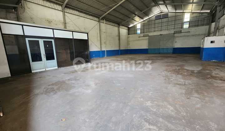 Kedinding Warehouse, Kenjeran Sub-District, North Surabaya. Access for 20 Ft Container Trailers. Near Raya Kedung Cowek - Suramadu - Nambangan - Kyai Tambak Deres - Kapasan - Perak - Kalimas, etc.