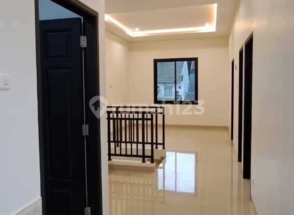 Disewakan rumah rapi baru renovasi sangat terawat bersih karena baru semua siap huni sudah ada kitchen set lokasi Nusaloka BSD