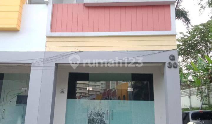 Golden 8 Hook Gading Serpong shop house for quick sale, located in front of Pahoa School, very cheap price below market rate.