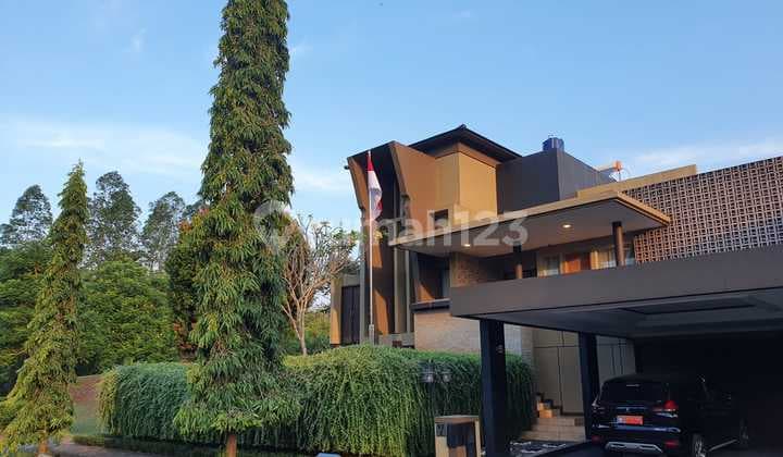 Disewakann rumah 2 lantai bangunan mandiri de brassia de park bsd tanah luas lingkungan elit dan nyaman siap huni rapi bersih terawat