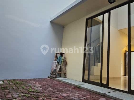 Disewakan Rumah 2 Lantai Semi Furnish Cluster Prestigia Lokasi Strategis Dekat Ice Bsd dan Universitas Prasetya Mulya Bangunan Rapi Siap Huni
