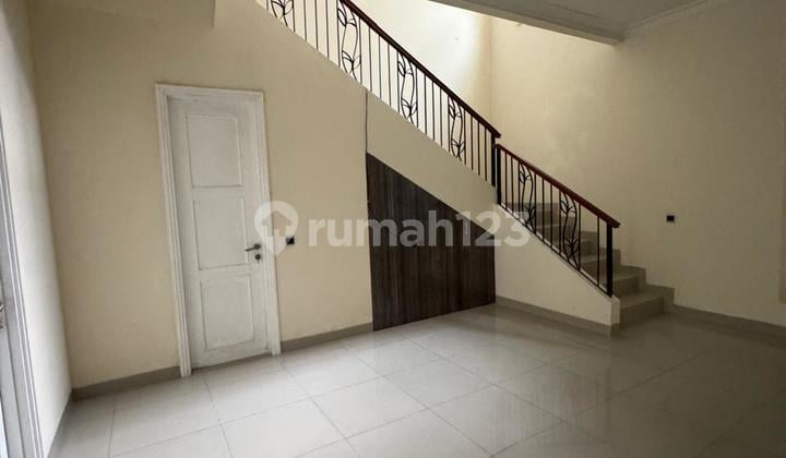 Disewakan rumah cluster aquamarine pondok hijau golf gading serpong baru di cat ulang dan teras belakang sudah rapi