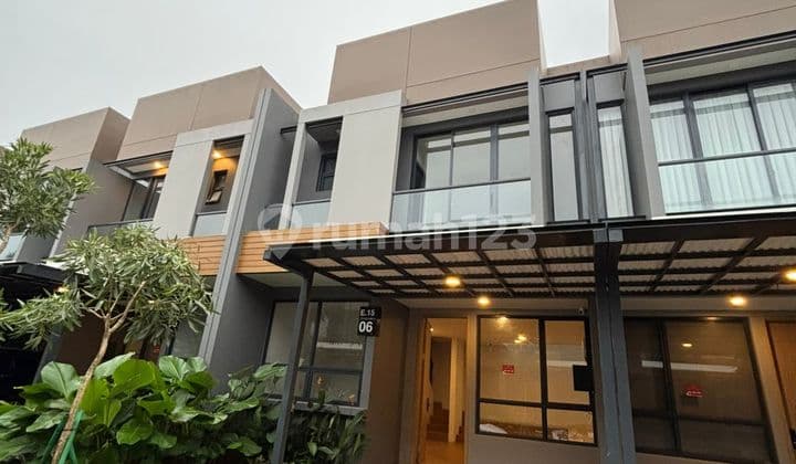 For rent: New 2-story house in Terravia cluster, BSD City, 4 bedrooms, ready to occupy, located near Gading Serpong and Eastvara Mall.
