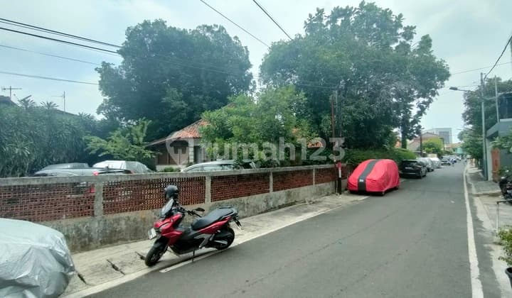 Rumah Tua Dekat Stasiun Manggarai Hitung Tanah Saja