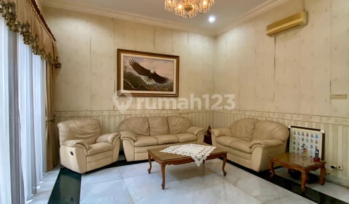 "Ultimate Family Mansion di Serpong - Luas 800 M², 6 Kamar Tidur Nyaman & Super Prestisius"