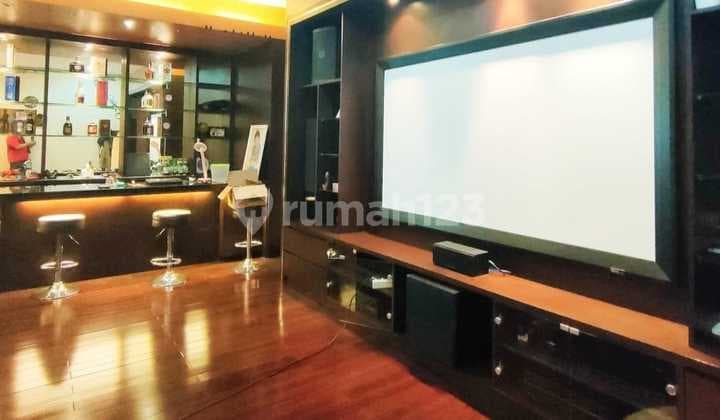 Private Cinema & Rooftop – Rumah Mewah dekat ANCOL