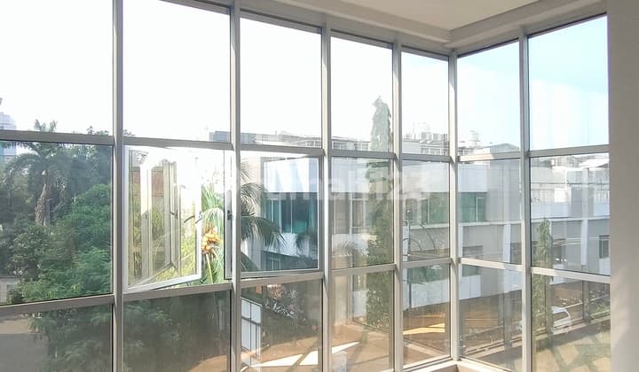 Baru! Ruko 3 1/2 Lantai Hoek (Lebih Tanah 40M2), Strategis