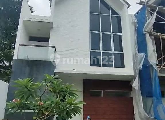 Unit terakhir rumah 2 lantai BSD , bentuk tanah ngantong.