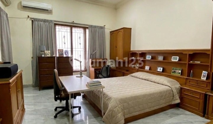 "Ultimate Family Mansion di Serpong - Luas 800 M², 6 Kamar Tidur Nyaman & Super Prestisius"