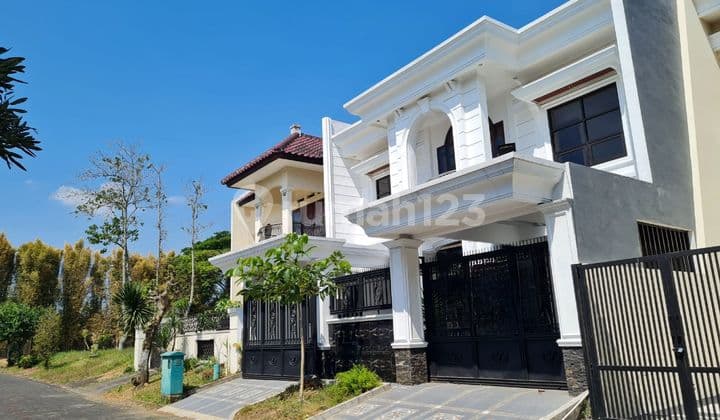 Rumah Mewah Kawasan Elite Araya Golf 10 Kamar Bangunan Bagus