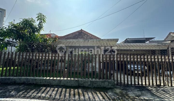 Cheap House Large 402 M2 Area Fruit Trees Near Jl Kawi and Ijen