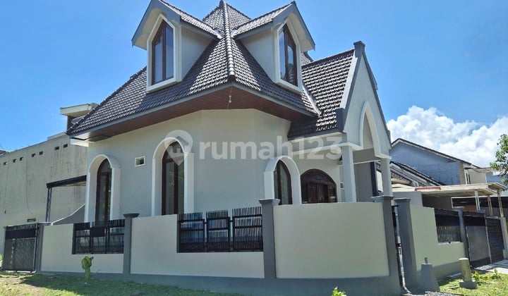 Rumah Hooq 2 Lantai Kawasan Elite Araya Golf Luas 210 M2