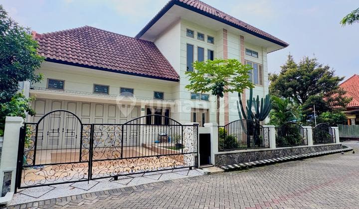 Rumah Mewah Posisi Hooq Di Boulevard Permata Jingga Suhat Dekat Taman