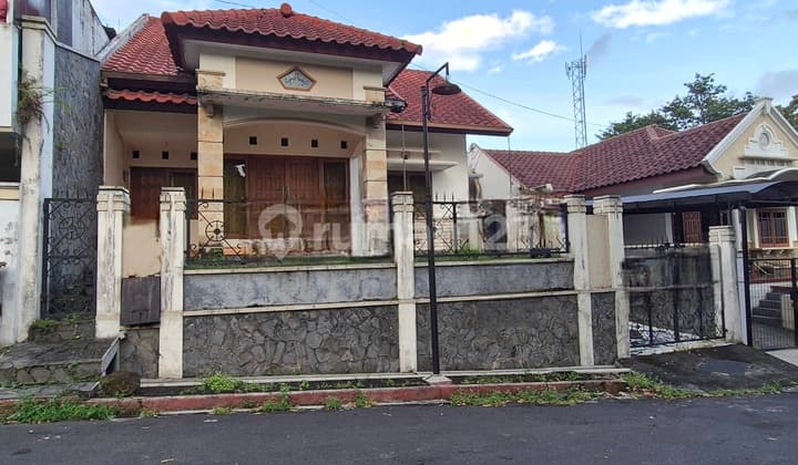 Rumah Murah Luas 204 M2 di Perumahan Elite Puncak Dieng Malang
