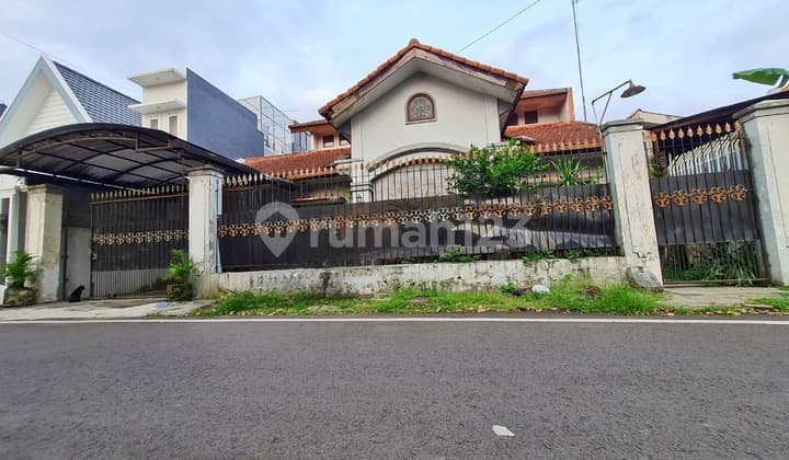 Rumah Klasik Luas 200 M2 Area Pulau Pulau Dekat Pusat Kota Malang