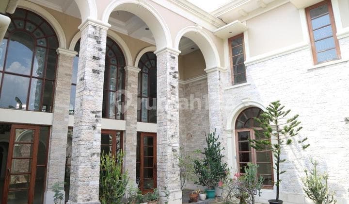 Dijual rumah mewah di Patra Kuningan Jaksel ada private pool