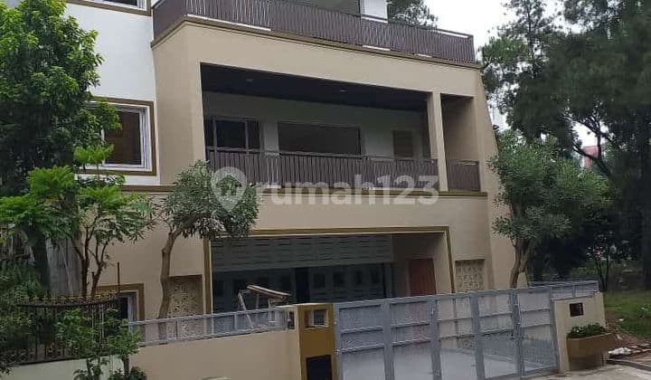 Dijual rumah baru design mandiri - banyak taman Giri Loka BSD