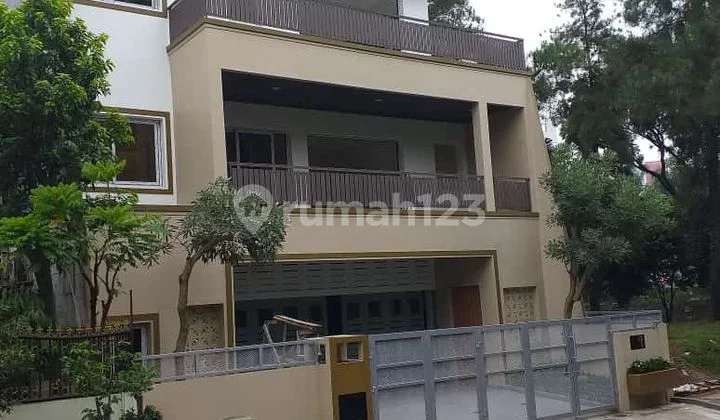 Dijual rumah baru design mandiri - banyak taman Giri Loka BSD