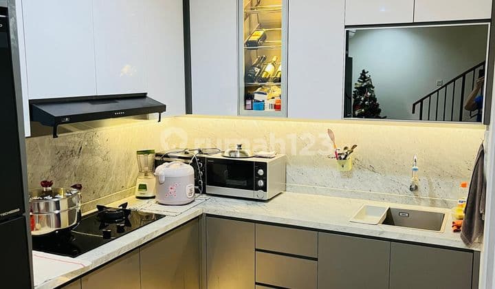 Jual rumah furnish rapi di cluster Rossini Summarecon Gading Serpong
