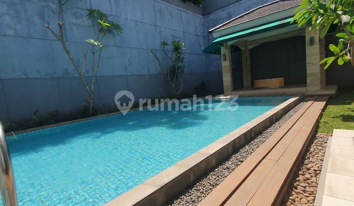 Jual rumah mewah siap huni private pool furniture baru di De Park BSD