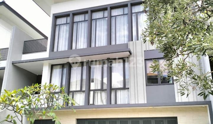 Dijual rumah mewah Lakewood Nava Park BSD - ada pool kolam renang lift