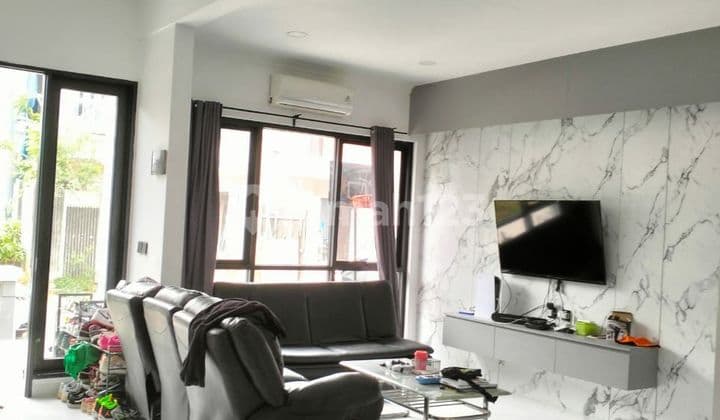 Jual rumah siap huni di Cluster Newton Gading Serpong free interior