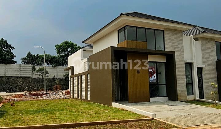 Selling at a Loss House in Citra Garden Serpong Ciputra, Corner Fronting Park