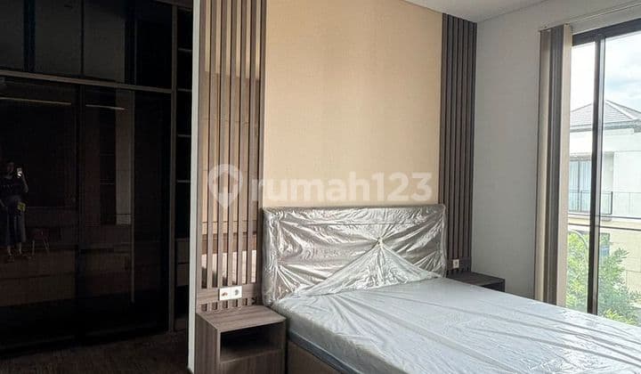 Disewakan Rumah di BSD The Zora, Semi Furnish Siap Huni