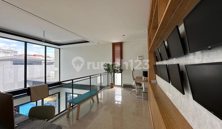 Jual Rumah Mewah di BSD Lyndon Nava Park, Private Swimming Pool, Dekat Tol Aeon