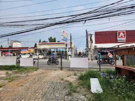 Land for Rent in Ciledug Tangerang, Busy Main Road Area