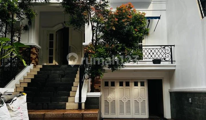 Disewakan Rumah Mewah untuk Kantor / Tempat Tinggal Min 2 Th di Pinggir Jalan Raya Tebet , Jalan Besar, Parkir Luas, Dekat Taman Olah Raga di Tebet Pancoran Jakarta Selatan