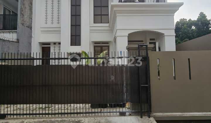 Rumah baru renovasi total lokasi dalam komplek lebak bulus