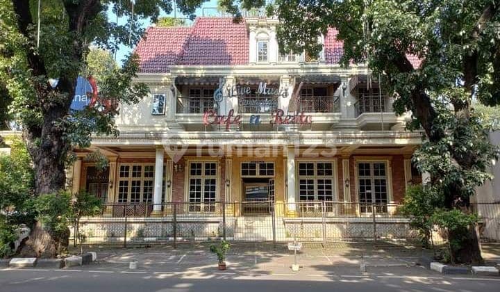 Old house suitable for business, wide road near Blok M Plaza.