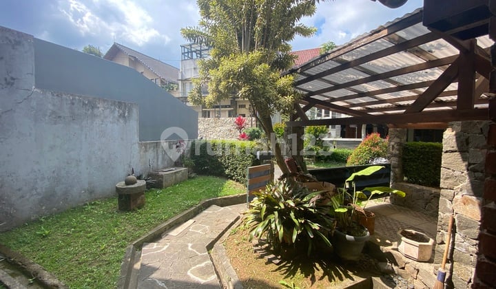 Rumah Nuansa Villa di Komplek Elite Bandung Utara