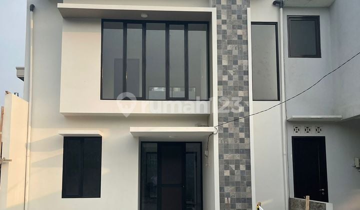 Rumah Dibawah 2m di Komplek Elite Setiabudi Regency