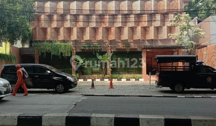 Bangunan Sudah Renovasi SHM di Jl Prapanca Raya, Jakarta Selatan