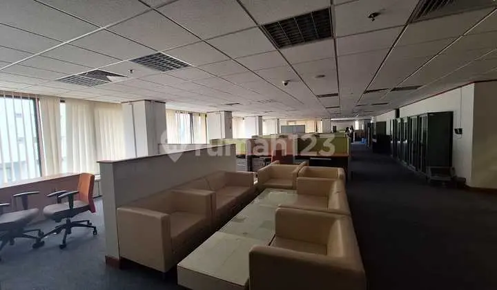 Ratu Plaza Office space luas 1.300m2 lantai rendah