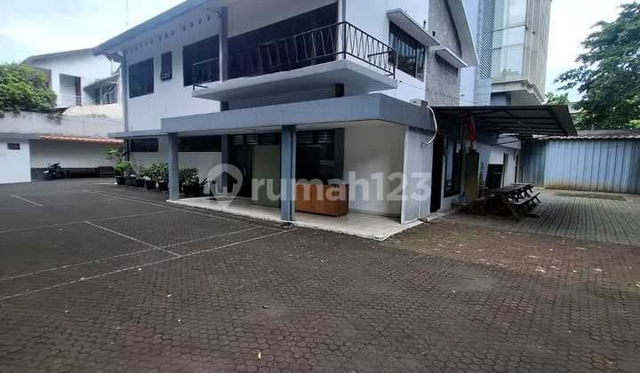 Rumah Senopati cocok untuk klinik ato restaurant posisi hoek, Jakarta Selatan