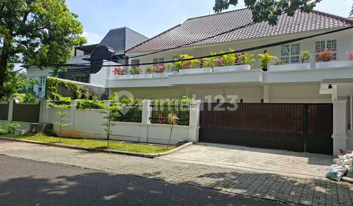 Disewakan Rumah Bagus Semi Furnished Cocok untuk Kedutaan atau Pejabat di Brawijaya Area
