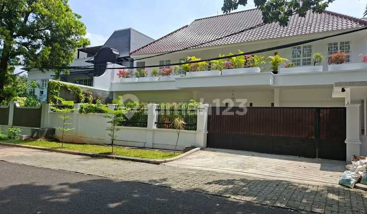 Disewakan Rumah Bagus Semi Furnished Cocok untuk Kedutaan atau Pejabat di Brawijaya Area