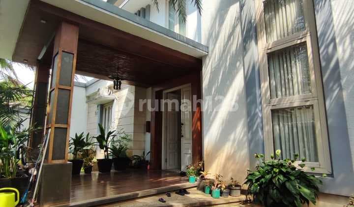 Rumah modern private pool di veteran bintaro