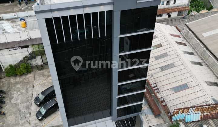 Gedung Baru area sangat strategis di cawang