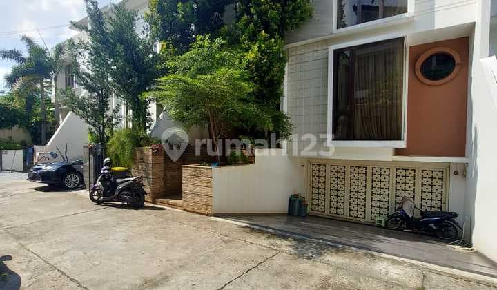 Beautiful modern design townhouse in Lebak Bulus
