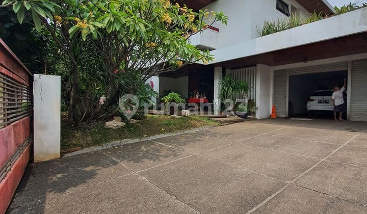 Charming house with sturdy construction in the Permata Hijau residential complex.