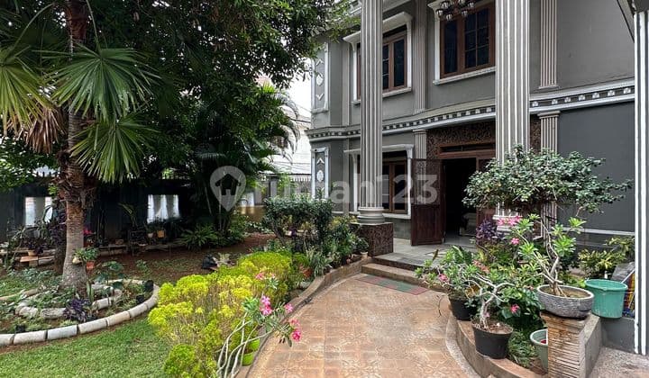 Luxury house with a well-maintained, spacious yard in Ateri, Pondok Indah. Gancit.