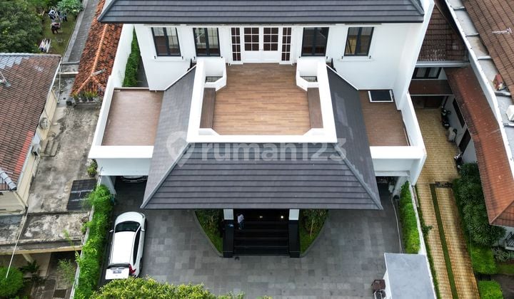 Rumah baru mewah design modern siap huni di Menteng