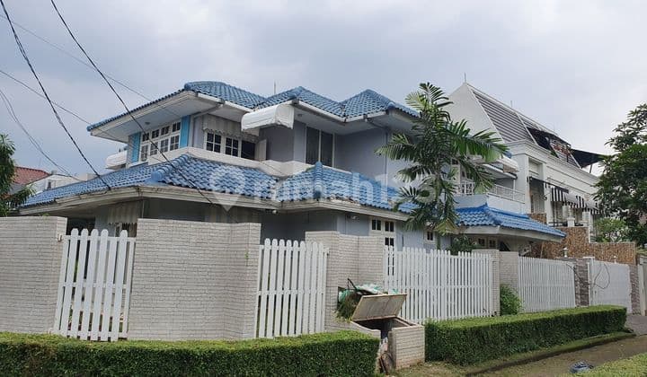 Modern house in an elite complex, walking distance to MRT in Lebak Bulus.