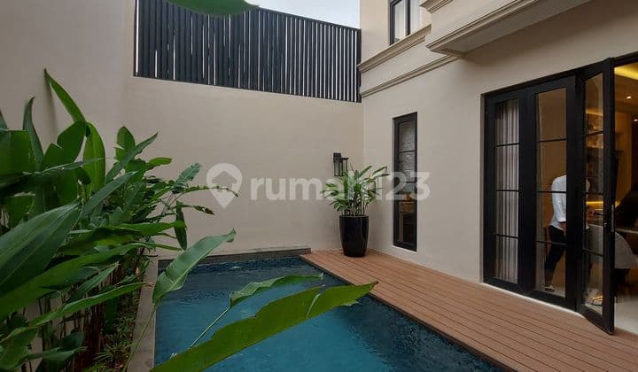 Rumah baru design classic moder private pool di Veteran tnh kusir
